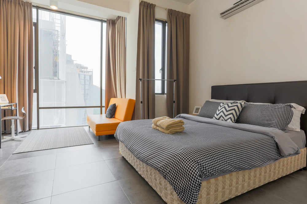 The 12 Suites @ Empire Damansara Петалинг-Джая Экстерьер фото