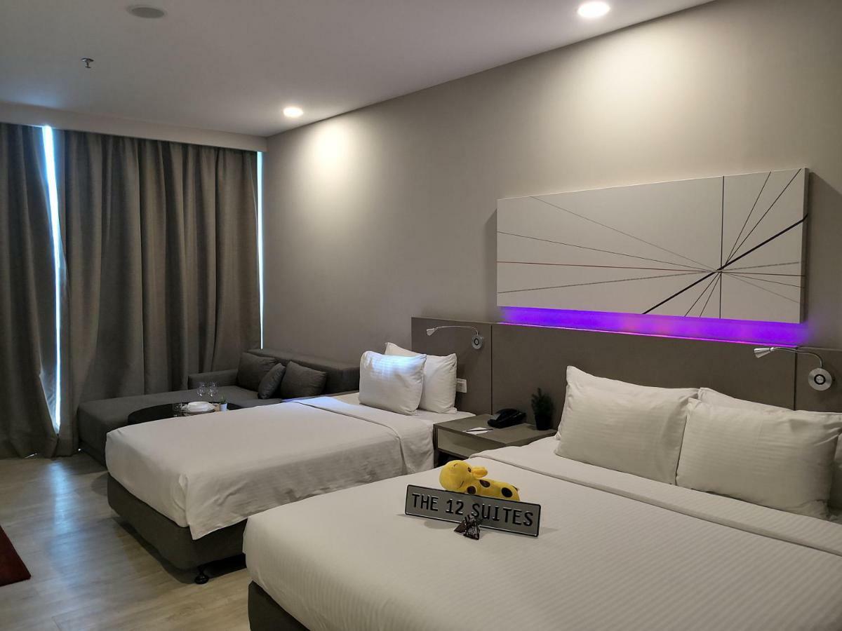 The 12 Suites @ Empire Damansara Петалинг-Джая Экстерьер фото