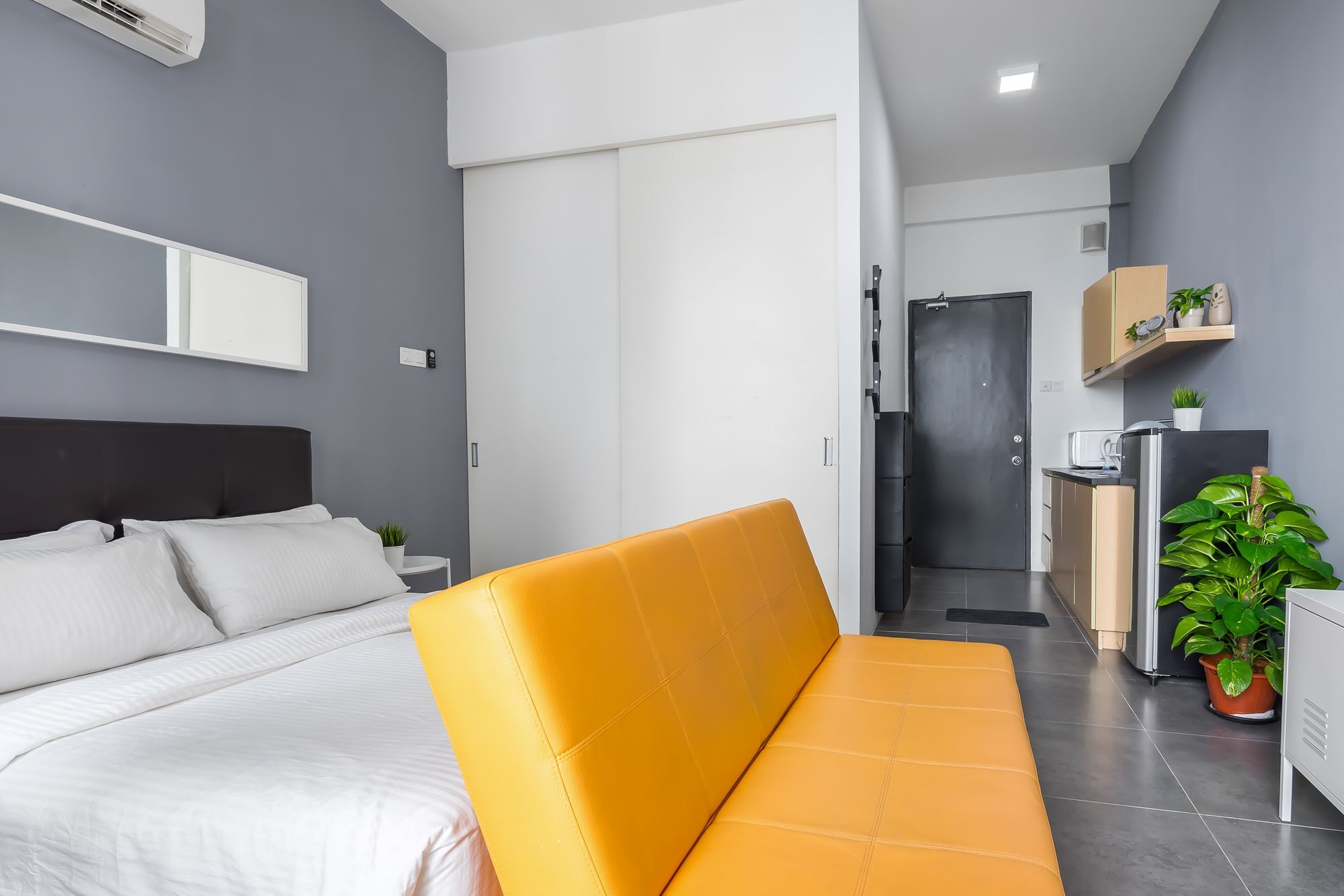 The 12 Suites @ Empire Damansara Петалинг-Джая Экстерьер фото