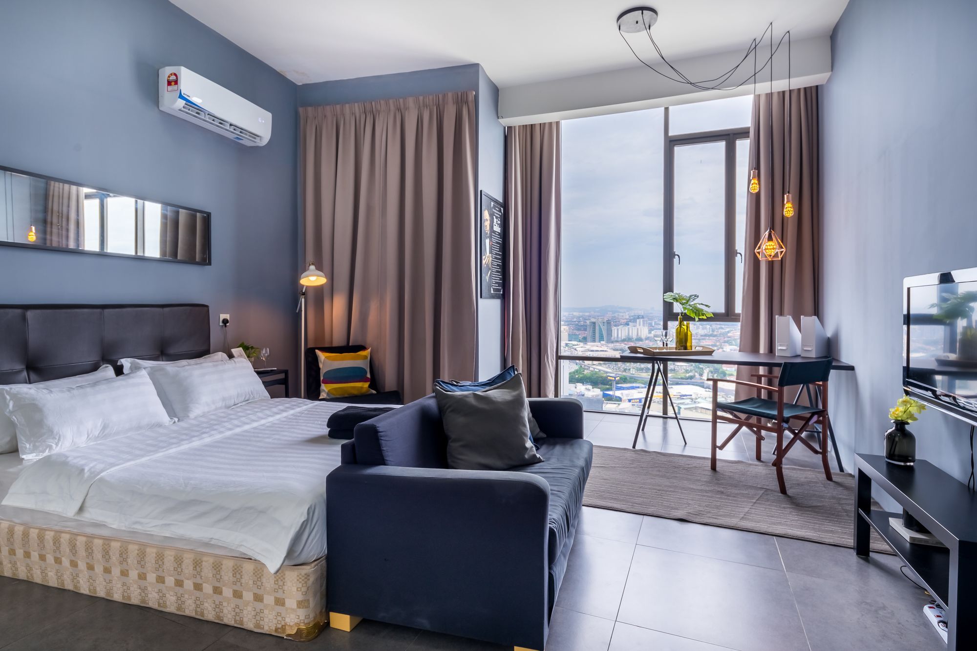 The 12 Suites @ Empire Damansara Петалинг-Джая Экстерьер фото